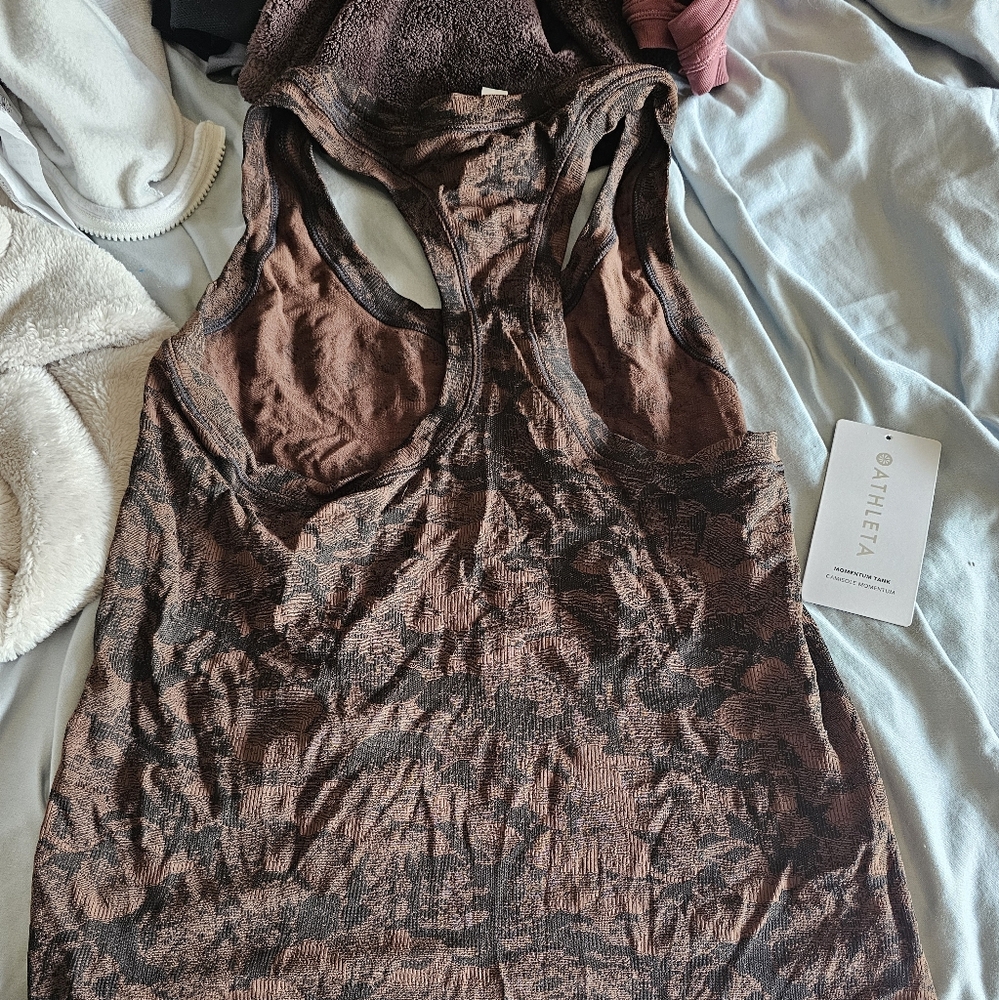 Momentum seamless tank mahogany floral